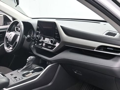 Used 2024 Toyota Highlander LE image 29