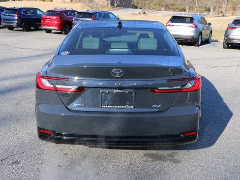 Used 2025 Toyota Camry XLE image 4