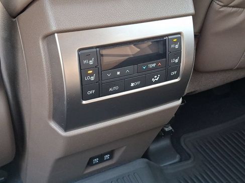 Used 2023 Lexus GX 460 Premium w/ Premium Package AWD/4WD image 11