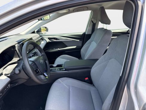 Used 2025 Toyota Camry LE FWD image 19