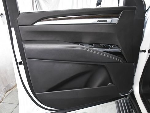 Used 2025 Cadillac Escalade Premium Luxury w/ LPO, Floor Liner Package AWD/4WD image 9