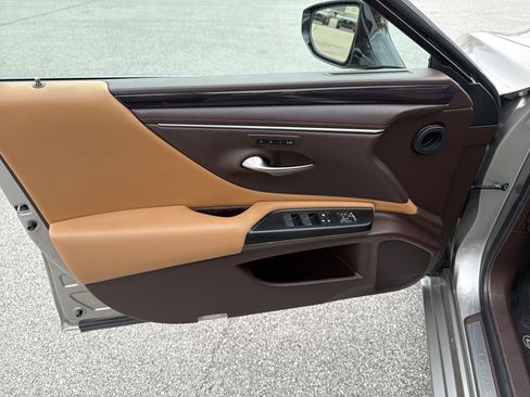 Used 2020 Lexus ES 350 w/ Premium Package FWD image 10