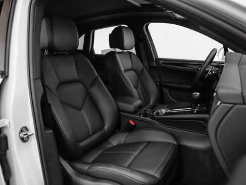 Certified 2025 Porsche Macan AWD/4WD image 18