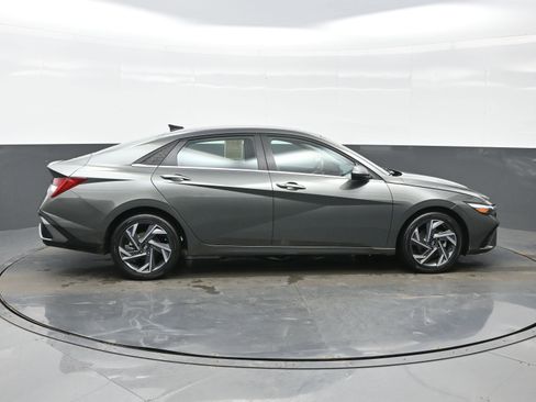 Certified 2025 Hyundai Elantra SEL image 7