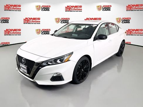 Certified 2019 Nissan Altima 2.5 SR w/ SR Premium Package AWD/4WD image 13