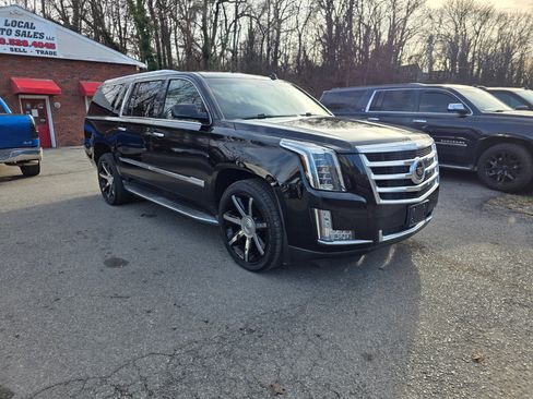 Used 2015 Cadillac Escalade ESV Premium image 3
