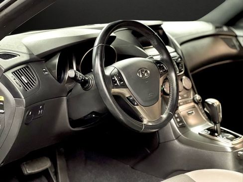 Used 2016 Hyundai Genesis 3.8 image 10