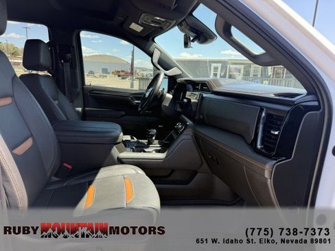 Used 2023 GMC Sierra 1500 AT4 w/ Technology Package AWD/4WD image 25