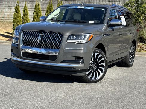 Used 2022 Lincoln Navigator Black Label image 5
