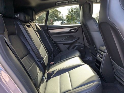 Certified 2025 Porsche Macan Electric image 26