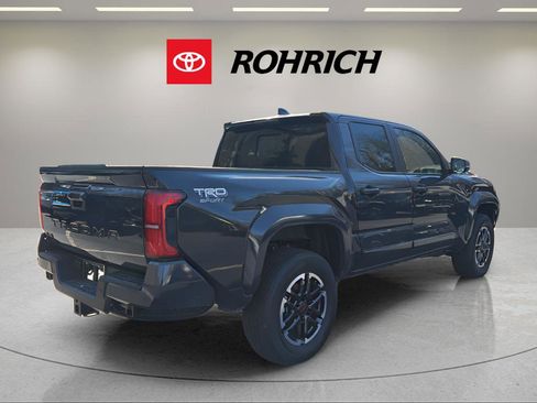 Used 2024 Toyota Tacoma TRD Sport w/ TRD Sport Upgrade Package image 6