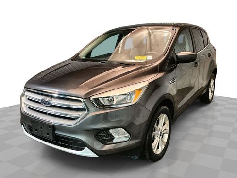 Used 2019 Ford Escape SE image 1