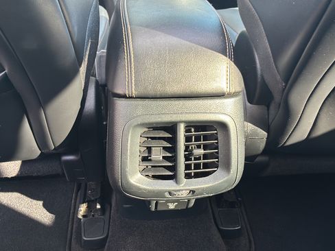 Used 2016 Jeep Cherokee Limited FWD image 26