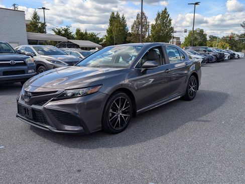 Used 2022 Toyota Camry SE image 7