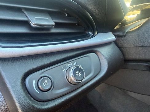 Used 2017 Chevrolet Volt LT FWD image 20