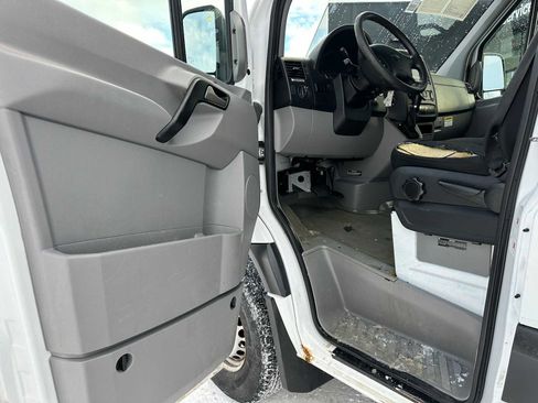 Used 2016 Freightliner Sprinter 2500 image 21