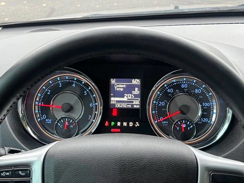 Used 2013 Chrysler Town & Country Touring image 13