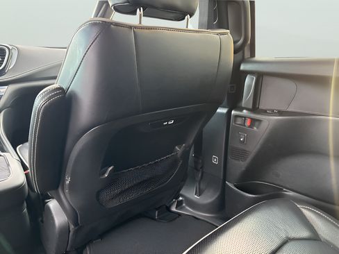 Used 2025 Chrysler Pacifica Limited FWD image 19