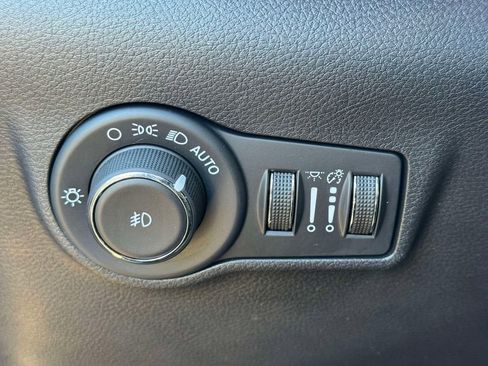 Used 2024 Jeep Compass Latitude image 19