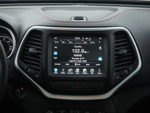 Used 2016 Jeep Cherokee Trailhawk w/ Comfort/Convenience Group image 15