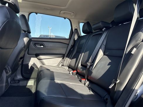 Used 2023 Nissan Rogue SV w/ SV Premium Package image 25