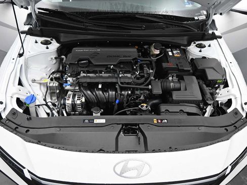 New 2026 Hyundai Elantra SE FWD image 24