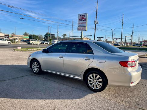 Used 2013 Toyota Corolla LE image 2