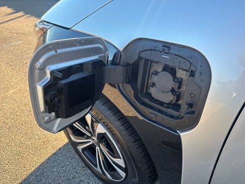 Used 2023 Toyota bZ4X XLE image 39