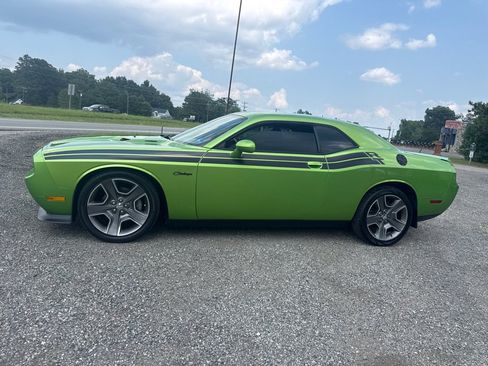 Used 2011 Dodge Challenger R/T RWD image 6