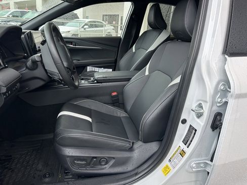 Certified 2025 Toyota Camry SE image 8