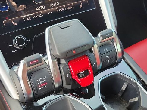 Used 2022 Lamborghini Urus AWD/4WD image 31