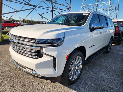 Used 2024 Chevrolet Suburban Premier image 3