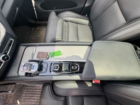 Used 2025 Volvo XC60 B5 Ultra w/ Protection Package Premier AWD/4WD image 23