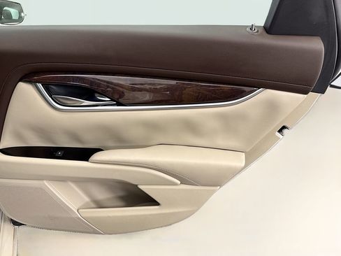 Used 2013 Cadillac XTS Luxury image 26