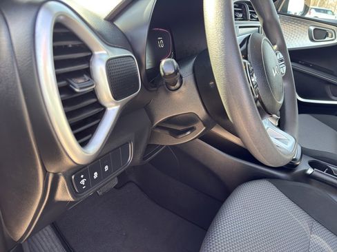 Used 2024 Kia Soul LX w/ LX Technology Package image 13