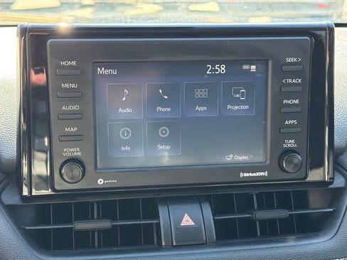 Used 2020 Toyota RAV4 XLE w/ Convenience Package FWD image 26