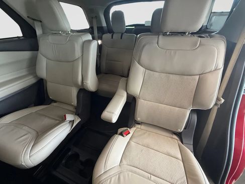 Used 2020 Ford Explorer Platinum w/ Premium Technology Package AWD/4WD image 15