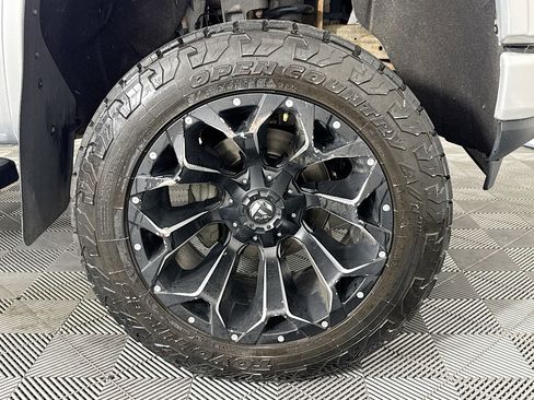 Used 2020 Chevrolet Silverado 1500 RST image 30