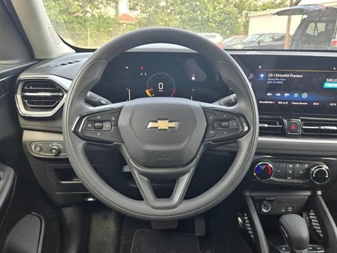 Used 2025 Chevrolet TrailBlazer LT AWD/4WD image 21