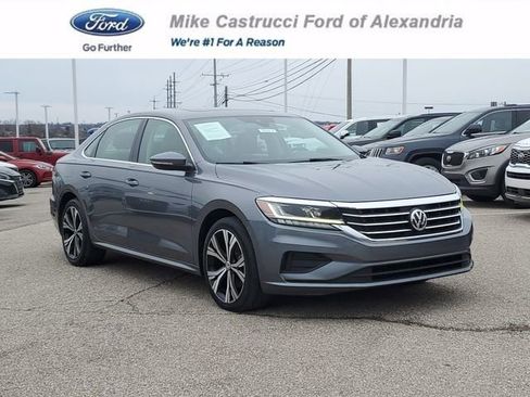 Used 2022 Volkswagen Passat 2.0T SE image 1