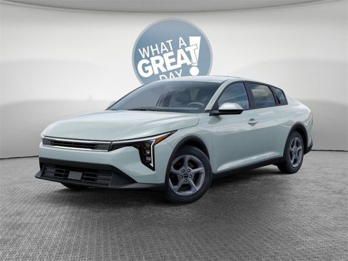 New 2025 Kia K4 LXS image 1