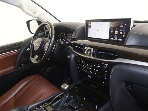 Used 2020 Lexus LX 570 4WD w/ Luxury Package image 45