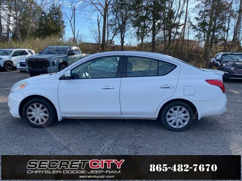 Used 2014 Nissan Versa SV image 8