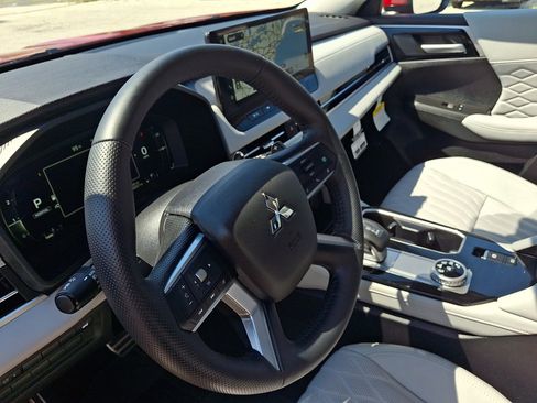 Used 2025 Mitsubishi Outlander SEL FWD image 25