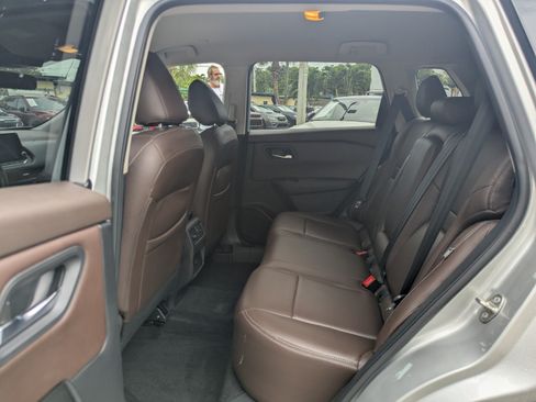 Used 2023 Nissan Rogue SV FWD image 27