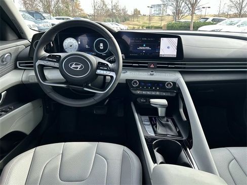 Used 2024 Hyundai Elantra Limited image 15