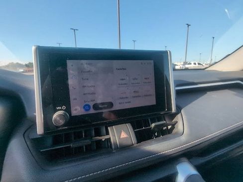 Used 2025 Toyota RAV4 XLE FWD image 15