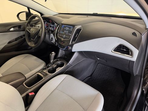 Used 2019 Chevrolet Cruze LT w/ Convenience Package FWD image 32
