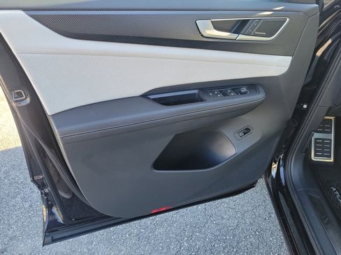 Certified 2025 Volkswagen Atlas Cross Sport SEL Premium R-Line image 36