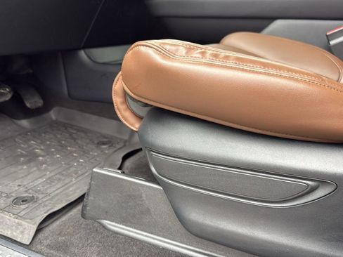 Used 2024 Lincoln Navigator L Reserve image 11